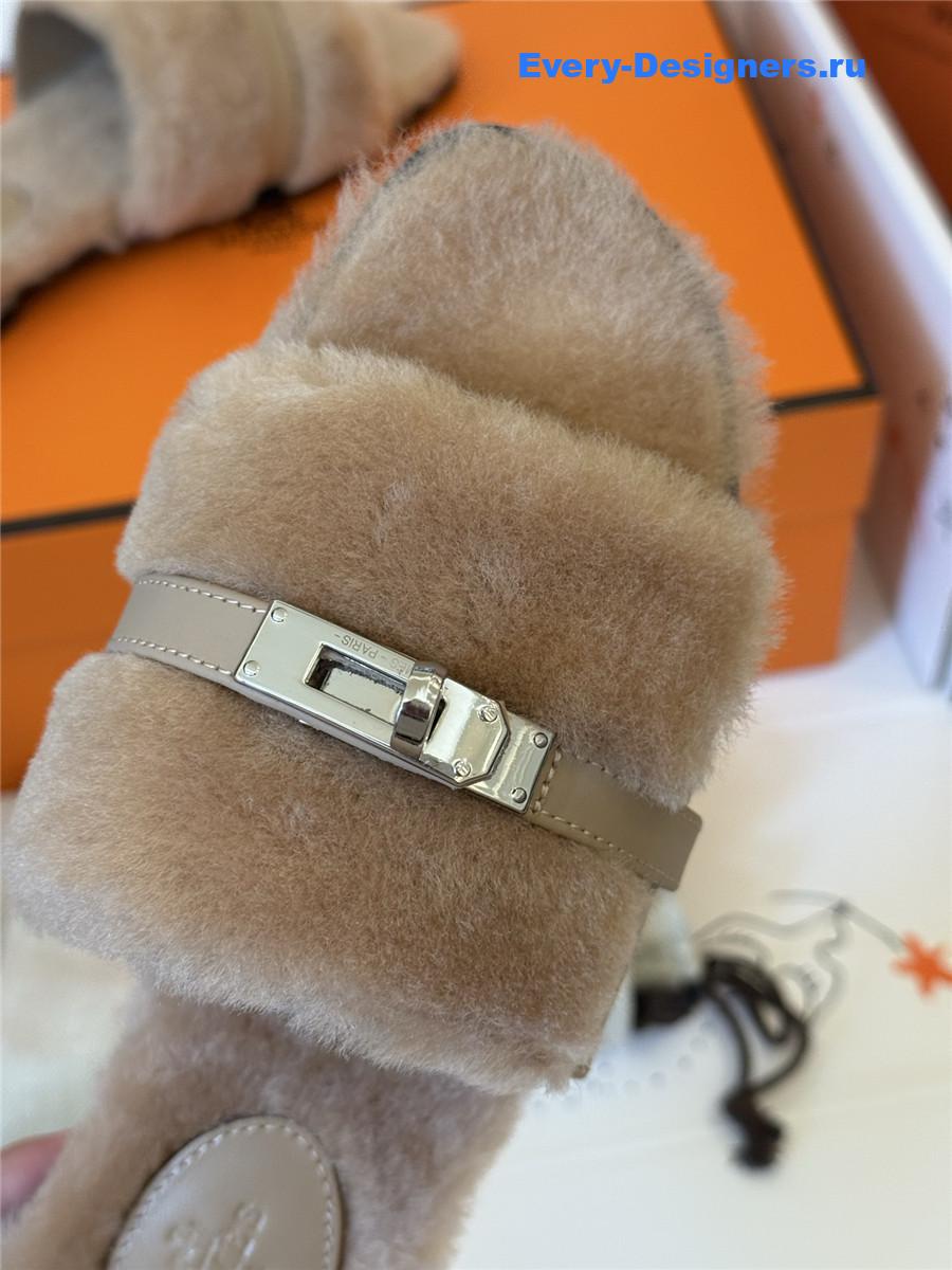 H**me5 kelly buckle beige wool slippers