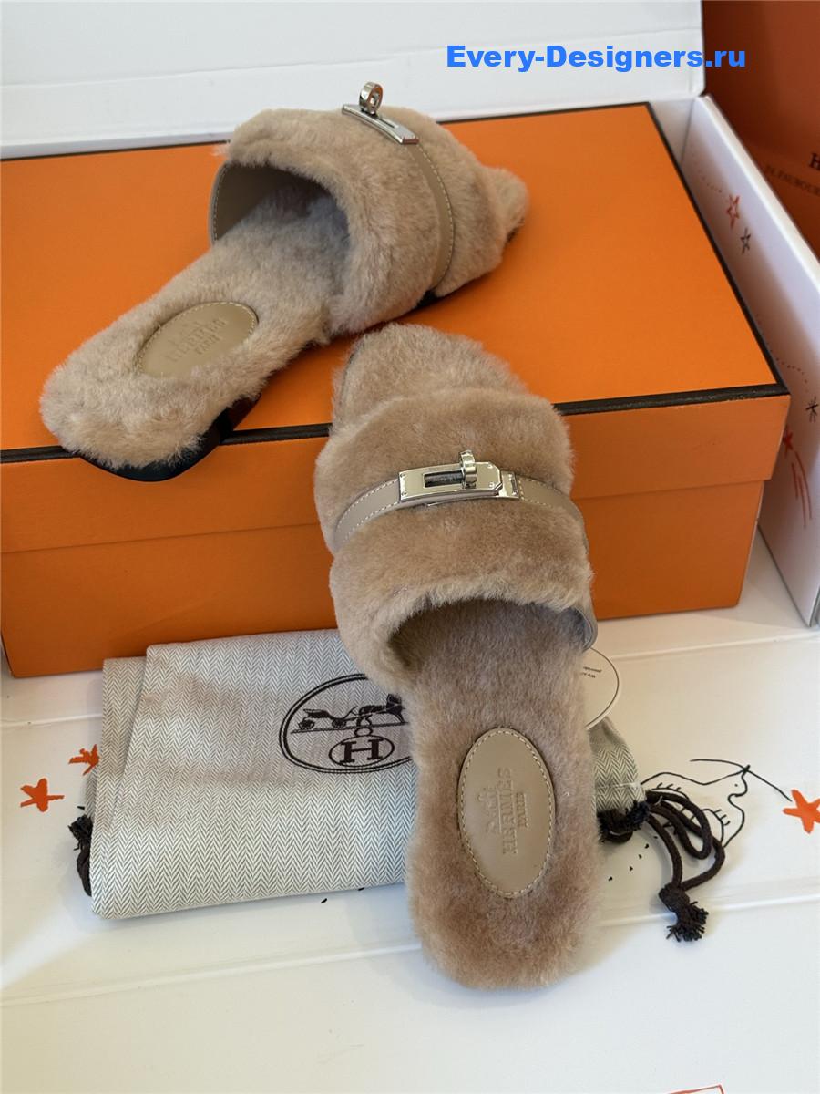 H**me5 kelly buckle beige wool slippers