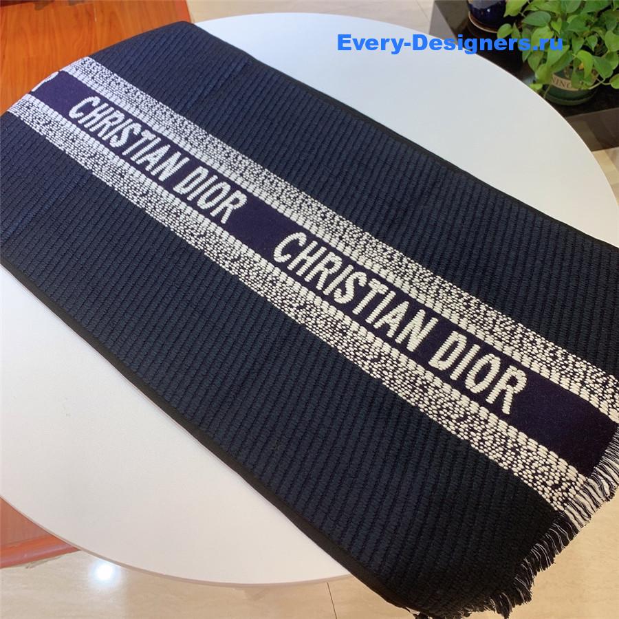 D10r navy oblique reversible scarf