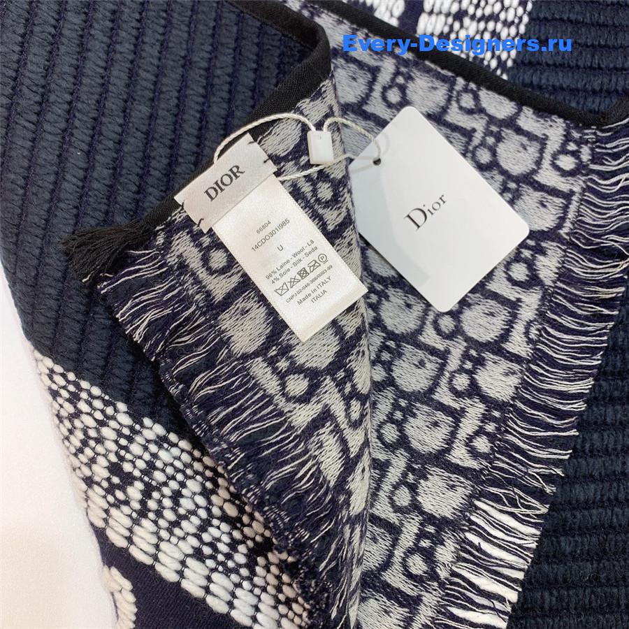 D10r navy oblique reversible scarf