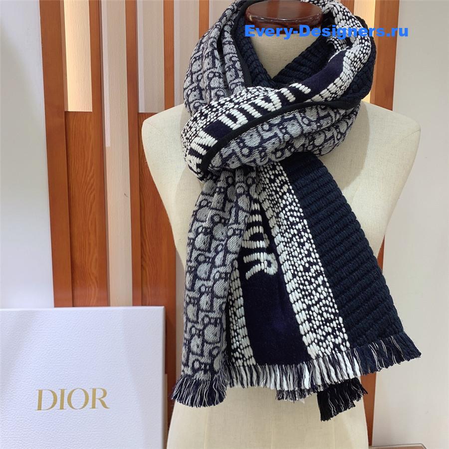 D10r navy oblique reversible scarf
