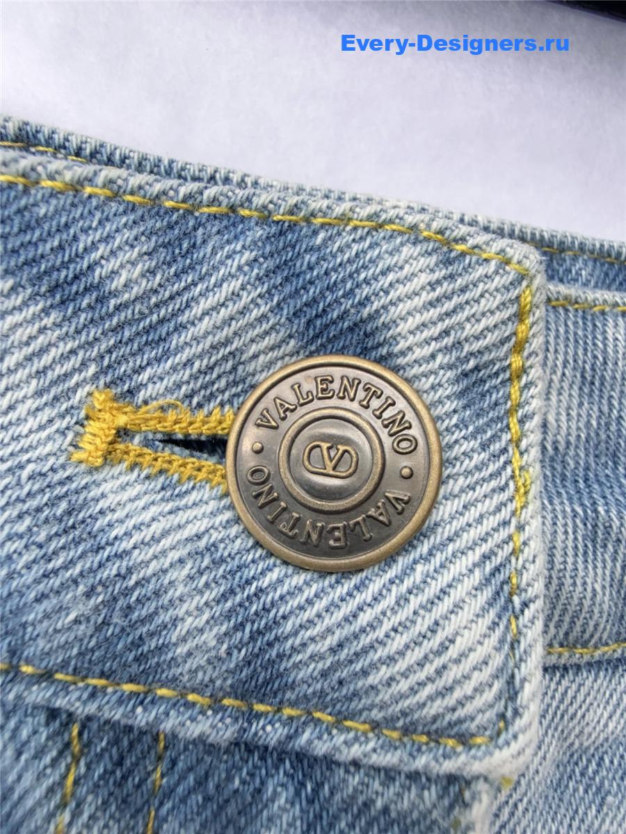 Va1e*ntin0 garavani contrast border denim shorts