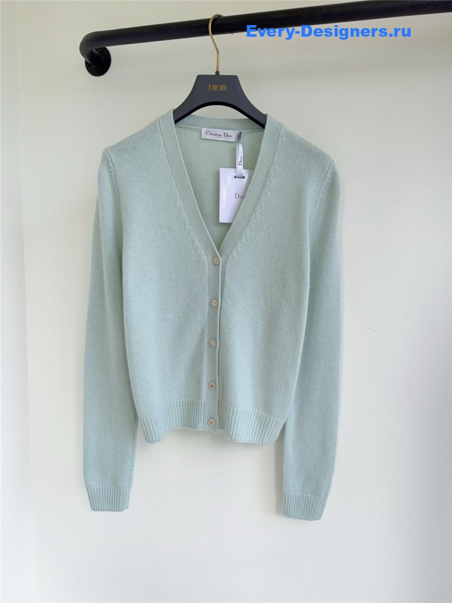 D10r button v neck green cardigan