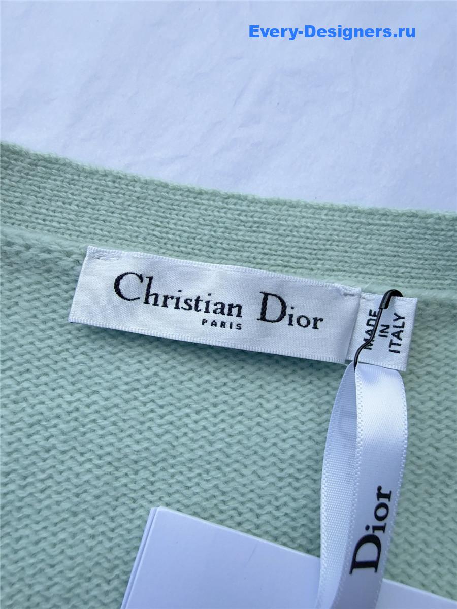 D10r button v neck green cardigan