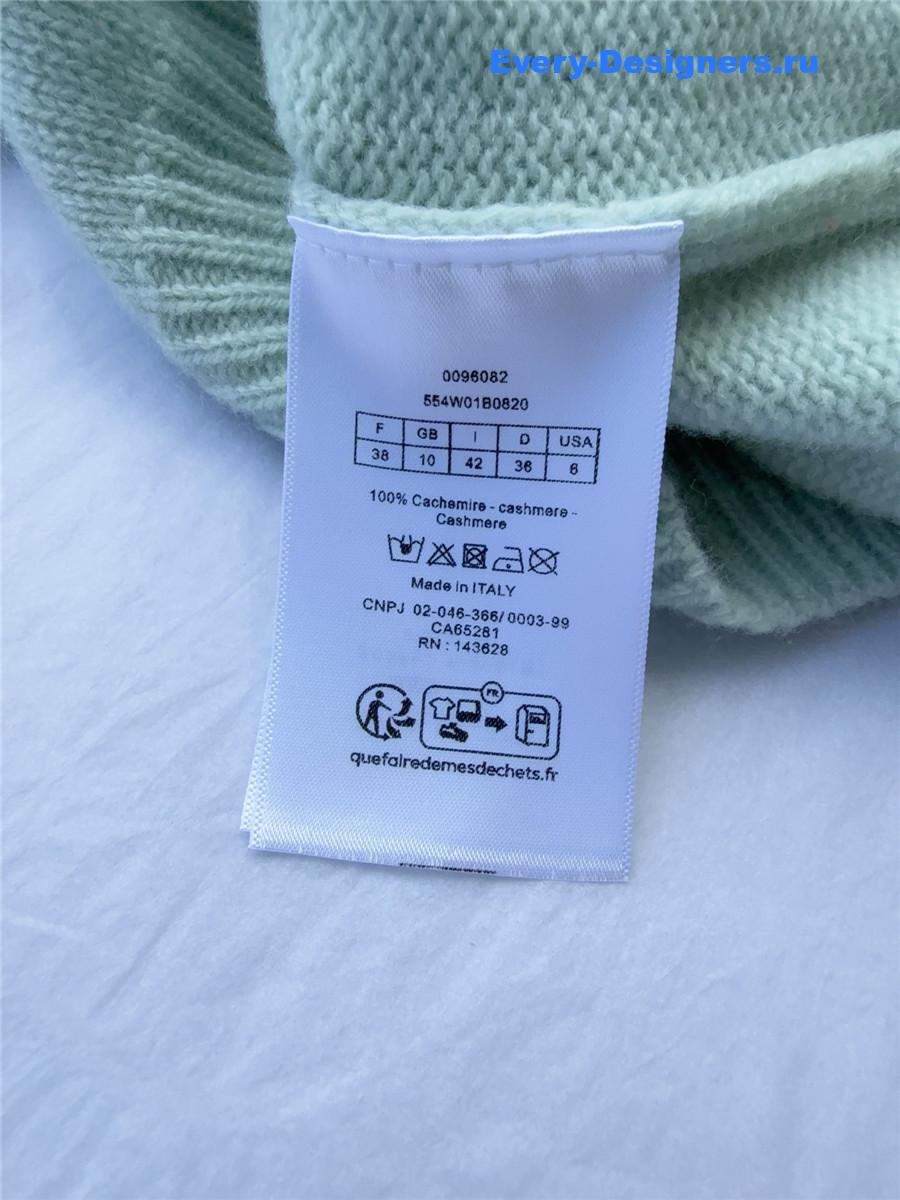 D10r button v neck green cardigan