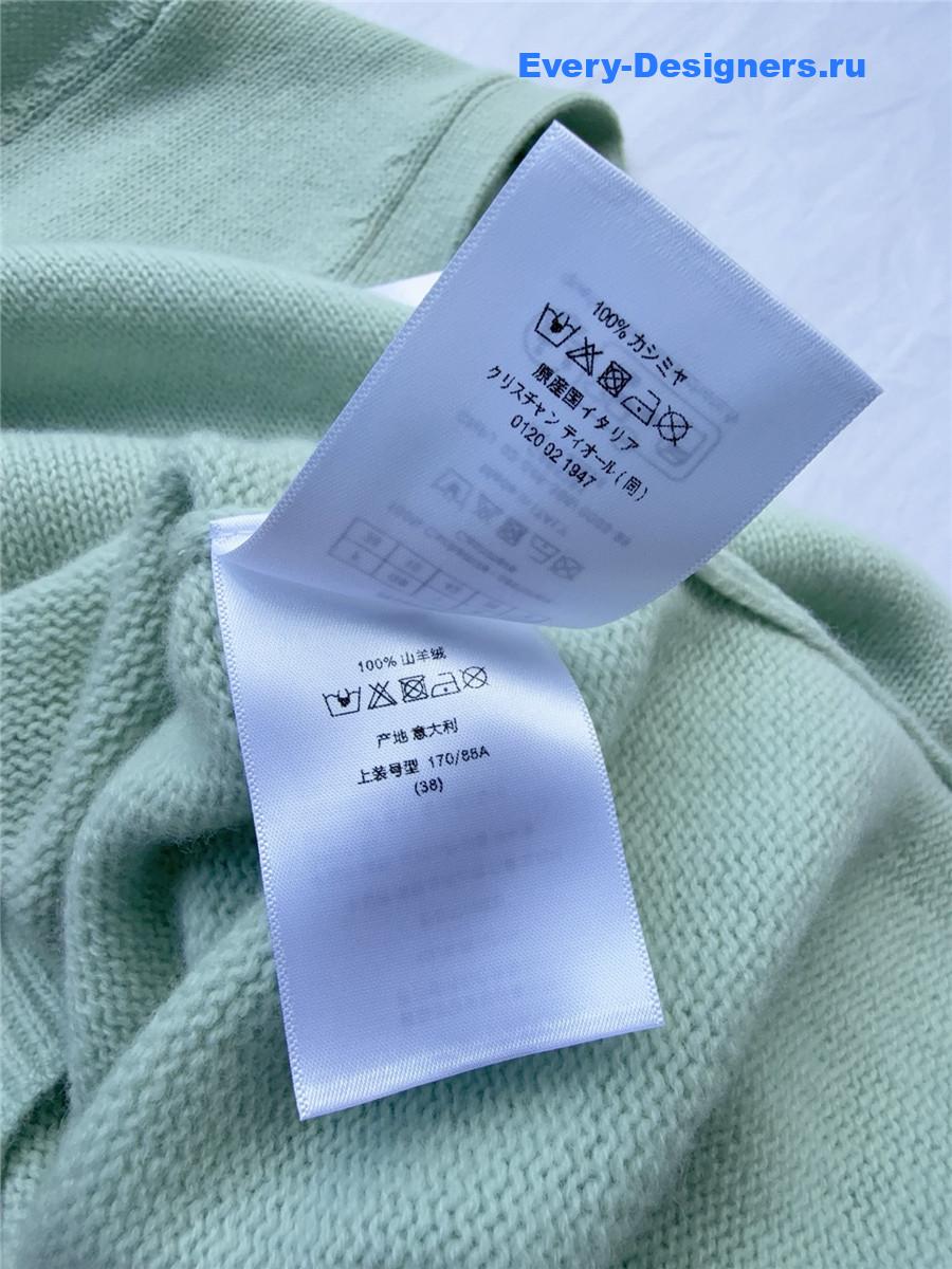 D10r button v neck green cardigan