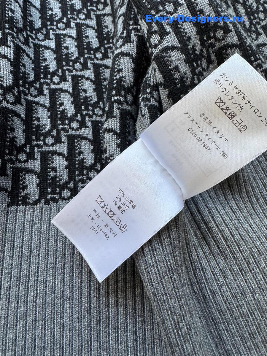 D10r gray reversible hooded cardigan