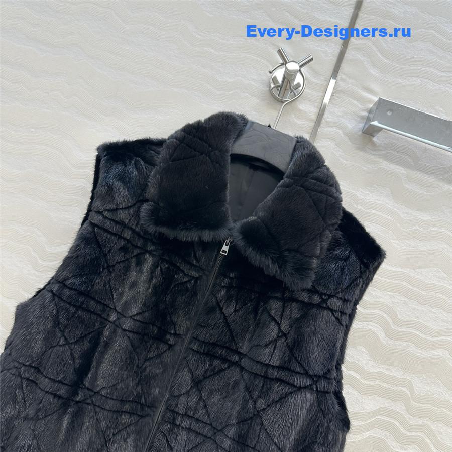 D10r black quilted fur vest