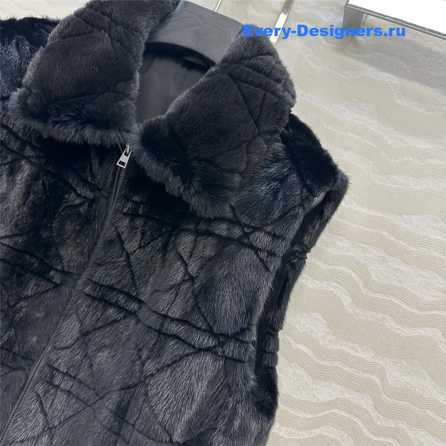 D10r black quilted fur vest