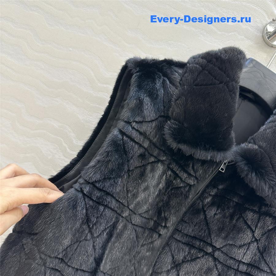 D10r black quilted fur vest