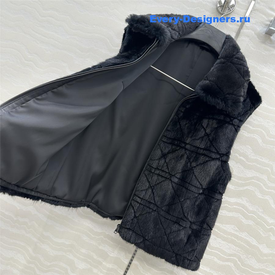 D10r black quilted fur vest
