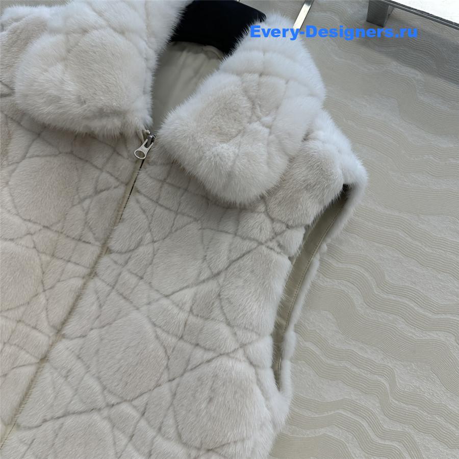 D10r white quilted fur vest