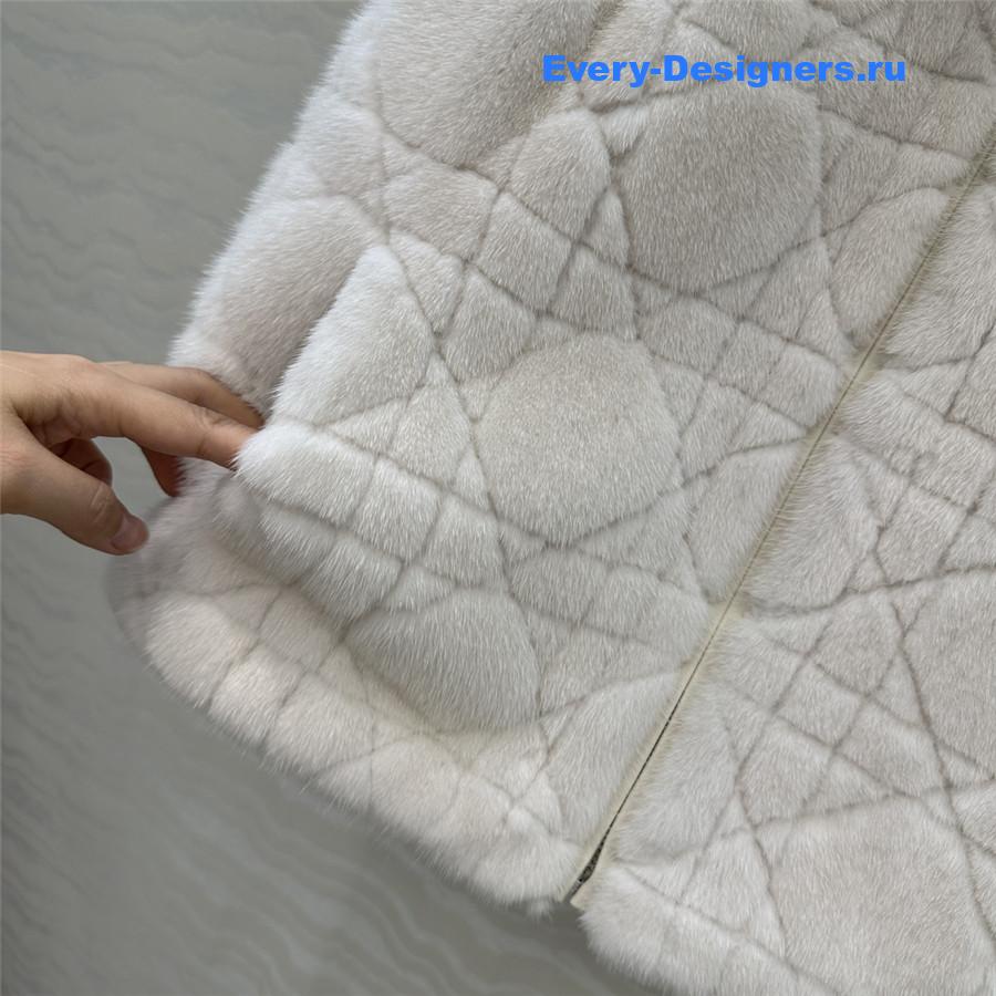 D10r white quilted fur vest