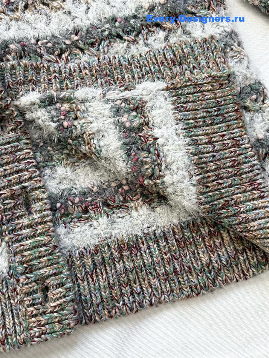 Ch**el coffee milk striped v-neck cardigan