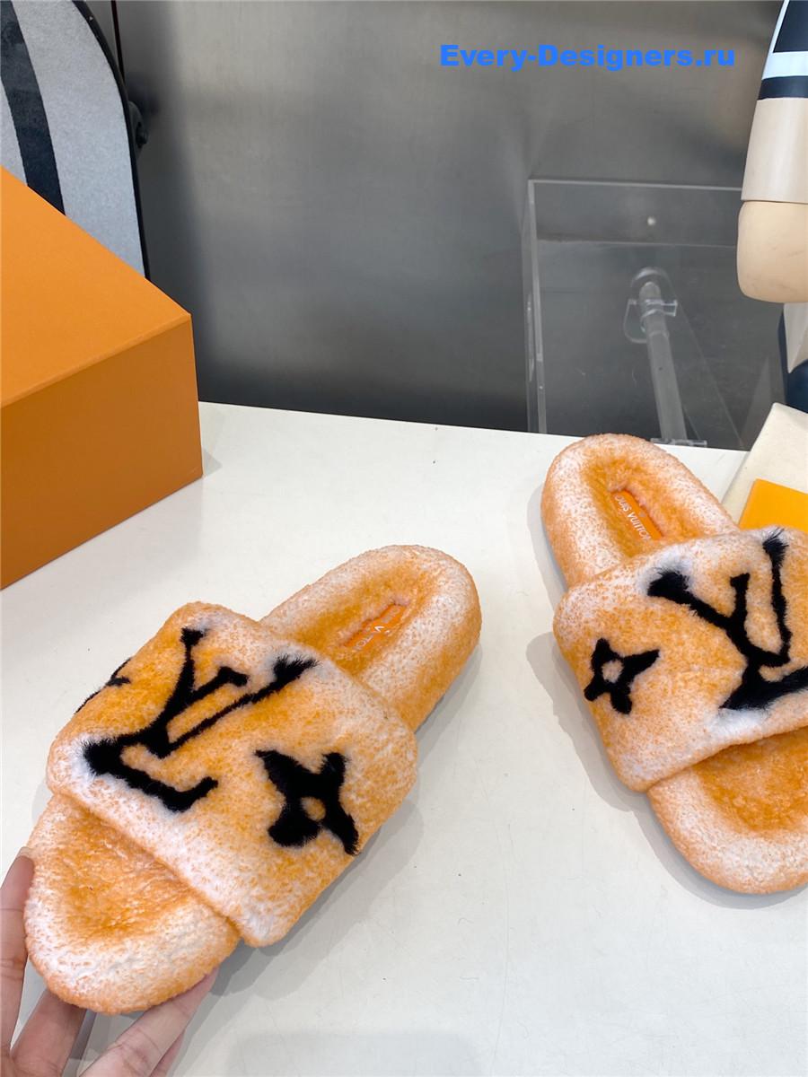 l0vis Vvtt0n yellow wool shearling slides