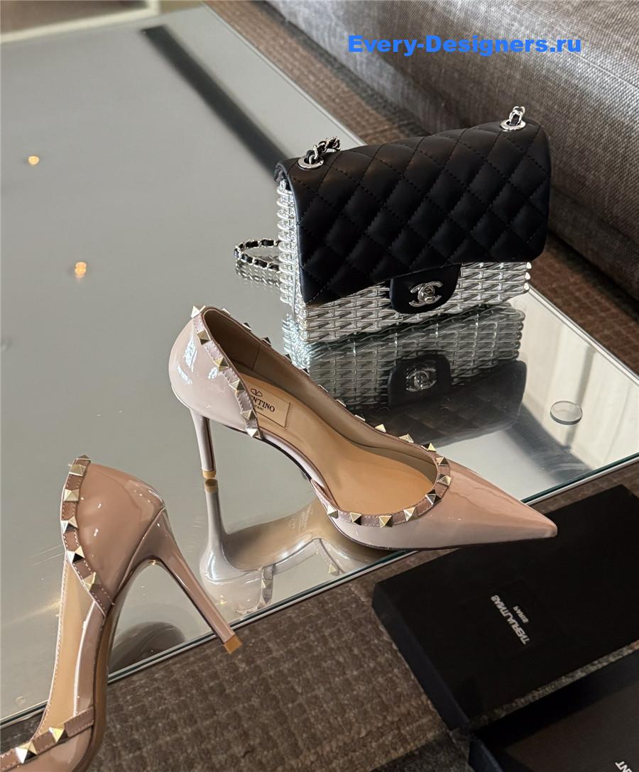 Va1e*ntin0 garavani rockstud pumps in beige patent leather