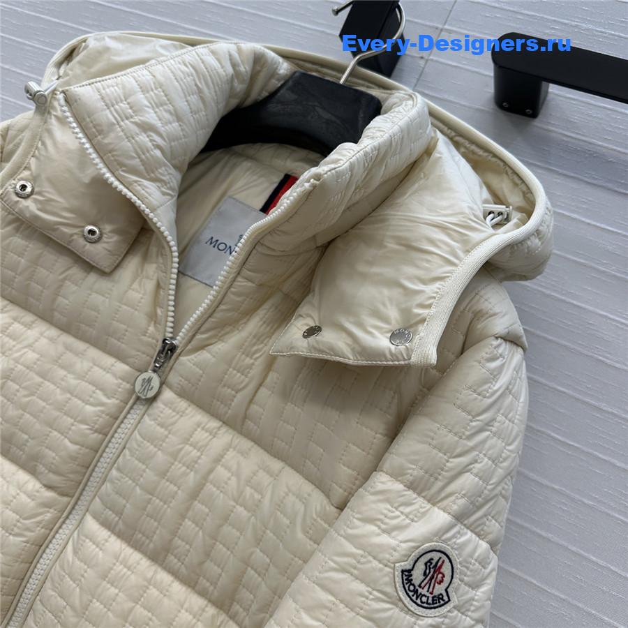 Moncler Beige Chambres jacquard down jacket