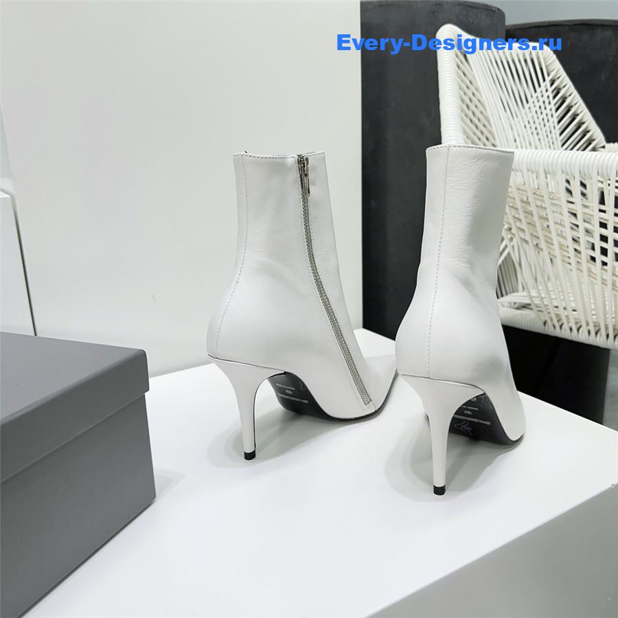 Ba1en*iaga white zipper pointed toe boots