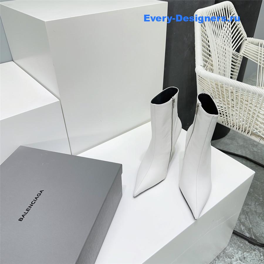 Ba1en*iaga white zipper pointed toe boots