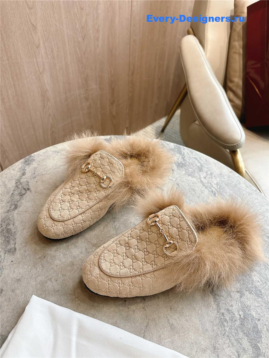 Gvc*1 beige gg princetown slippers