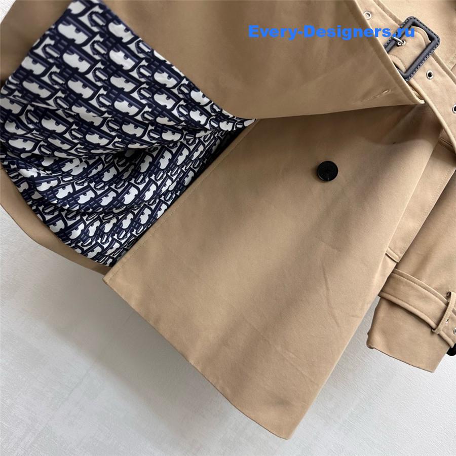 D10r beige double-breasted trench coat