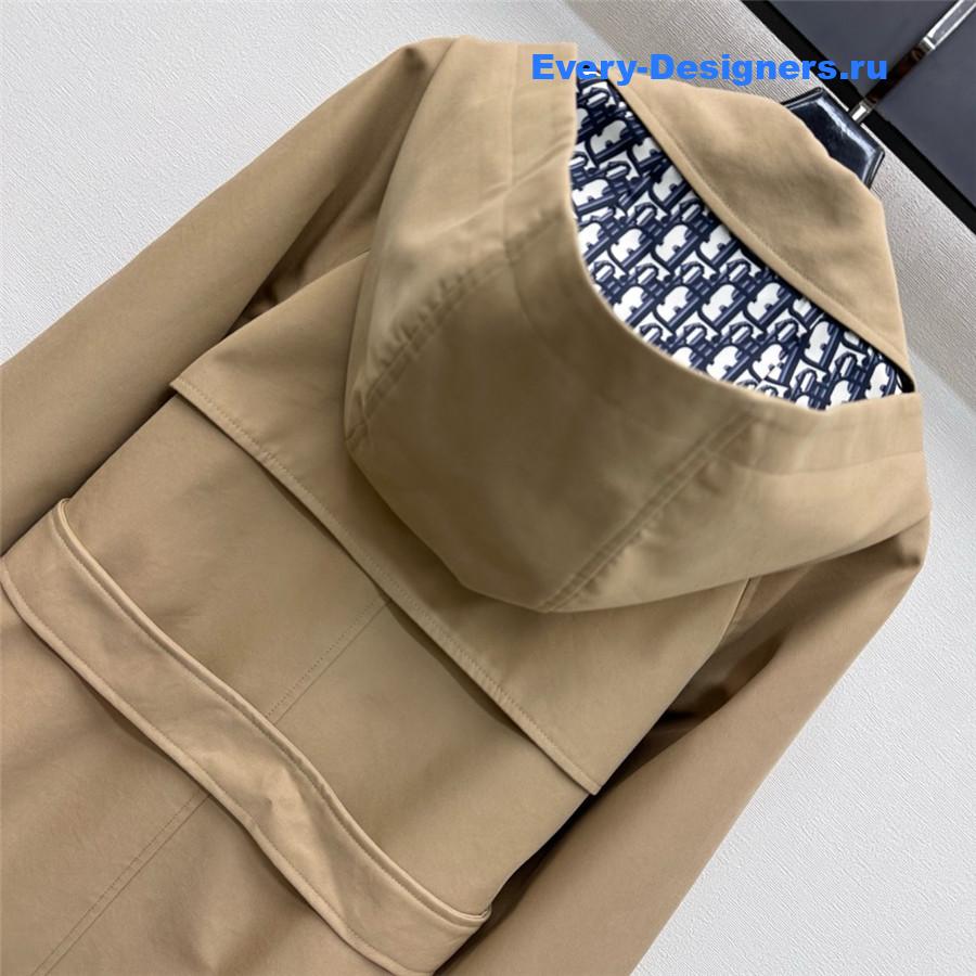 D10r beige double-breasted trench coat