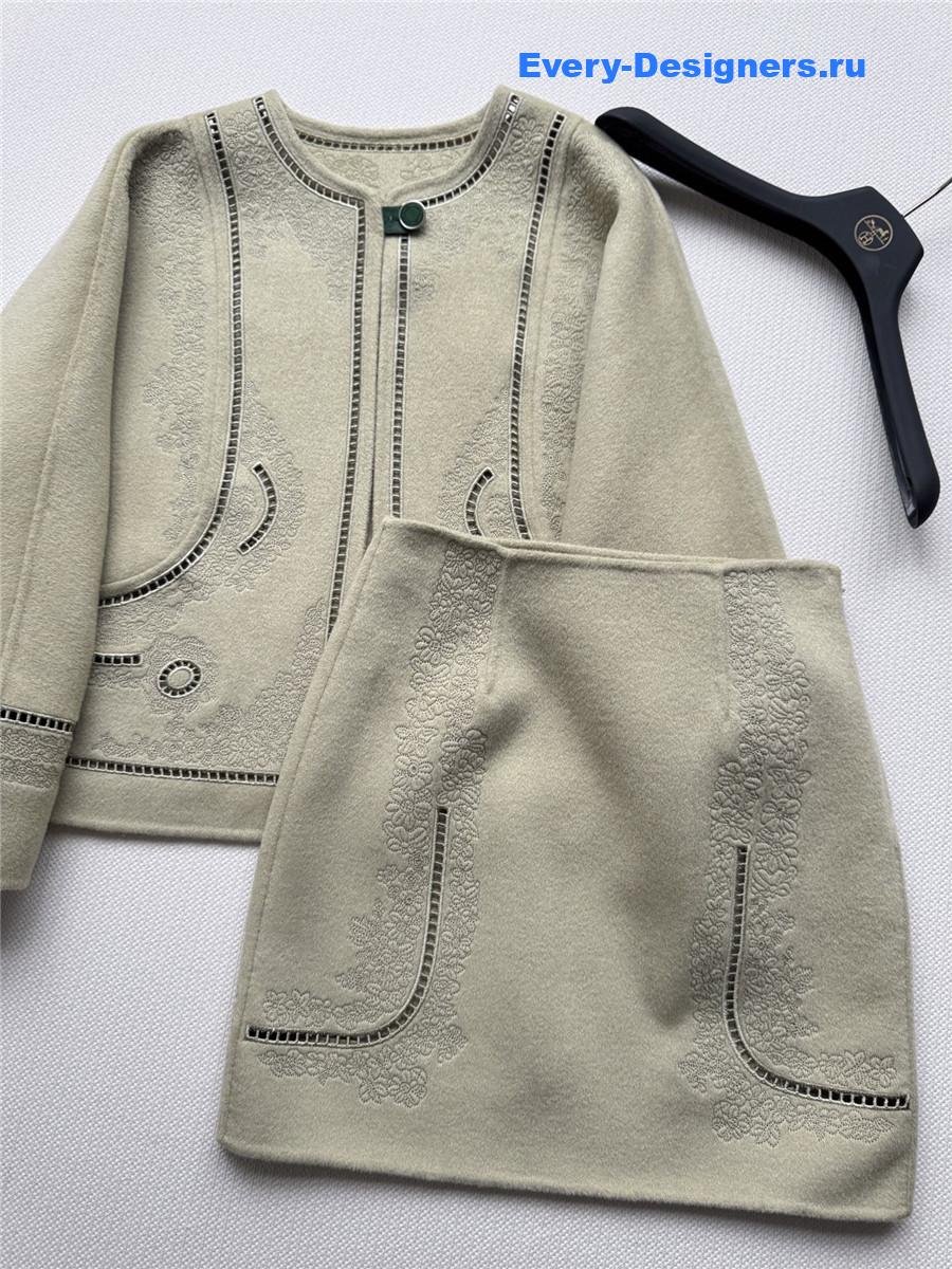 H**me5 green cashmere skirt