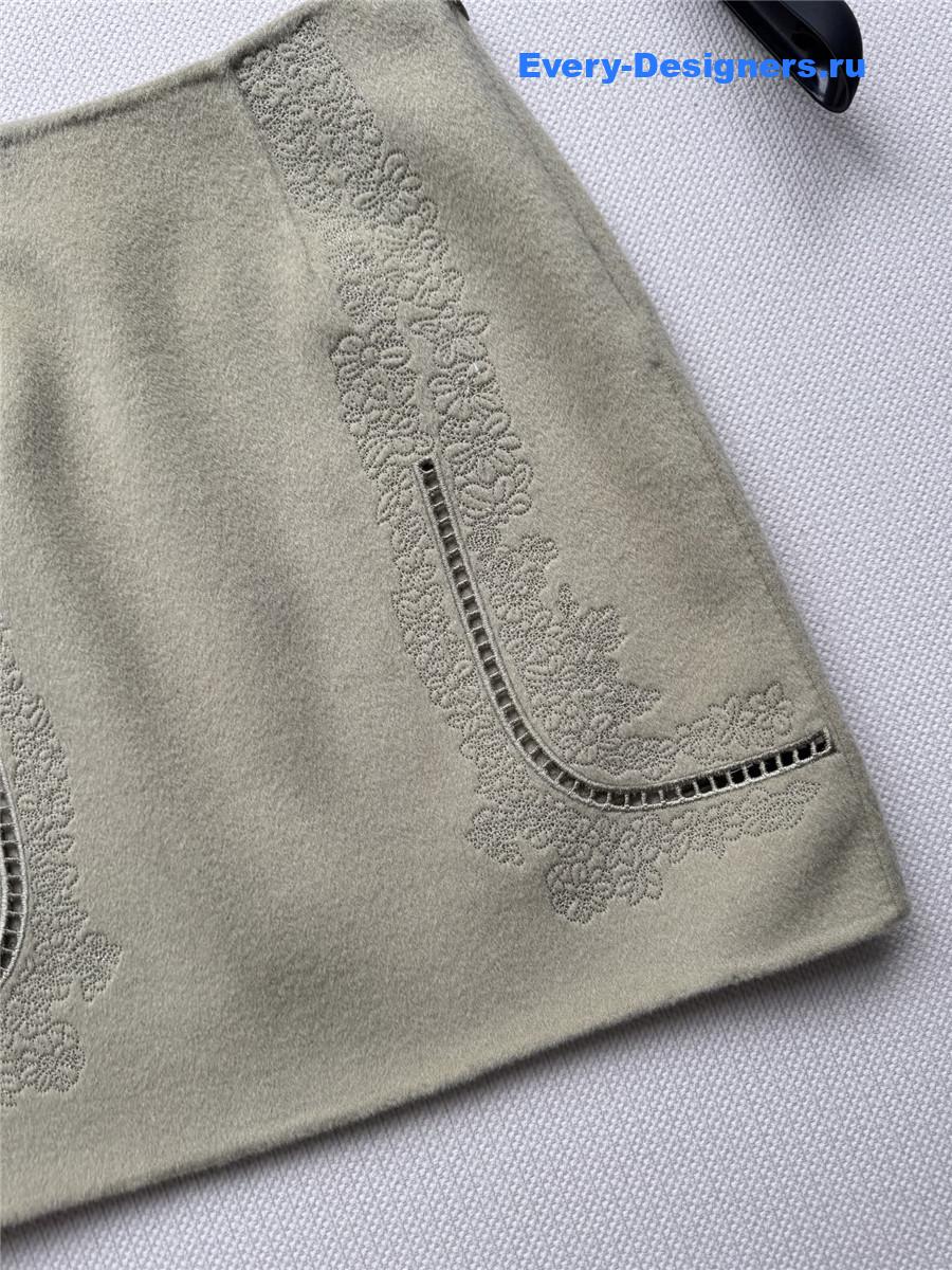 H**me5 green cashmere skirt