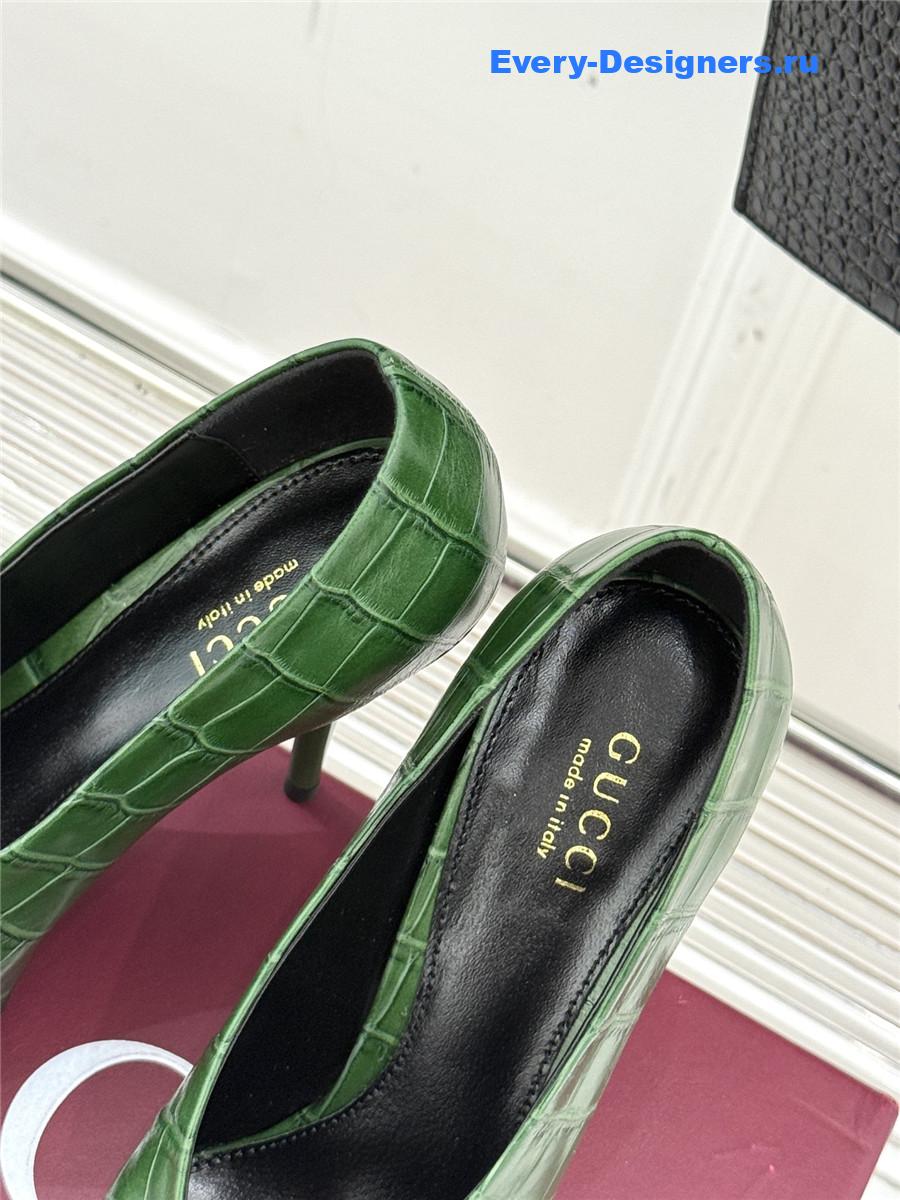 Gvc*1 green croc-embossed leather mule pumps