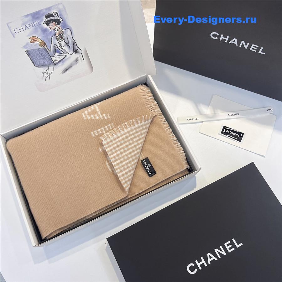 Ch**el beige houndstooth cashmere scarf