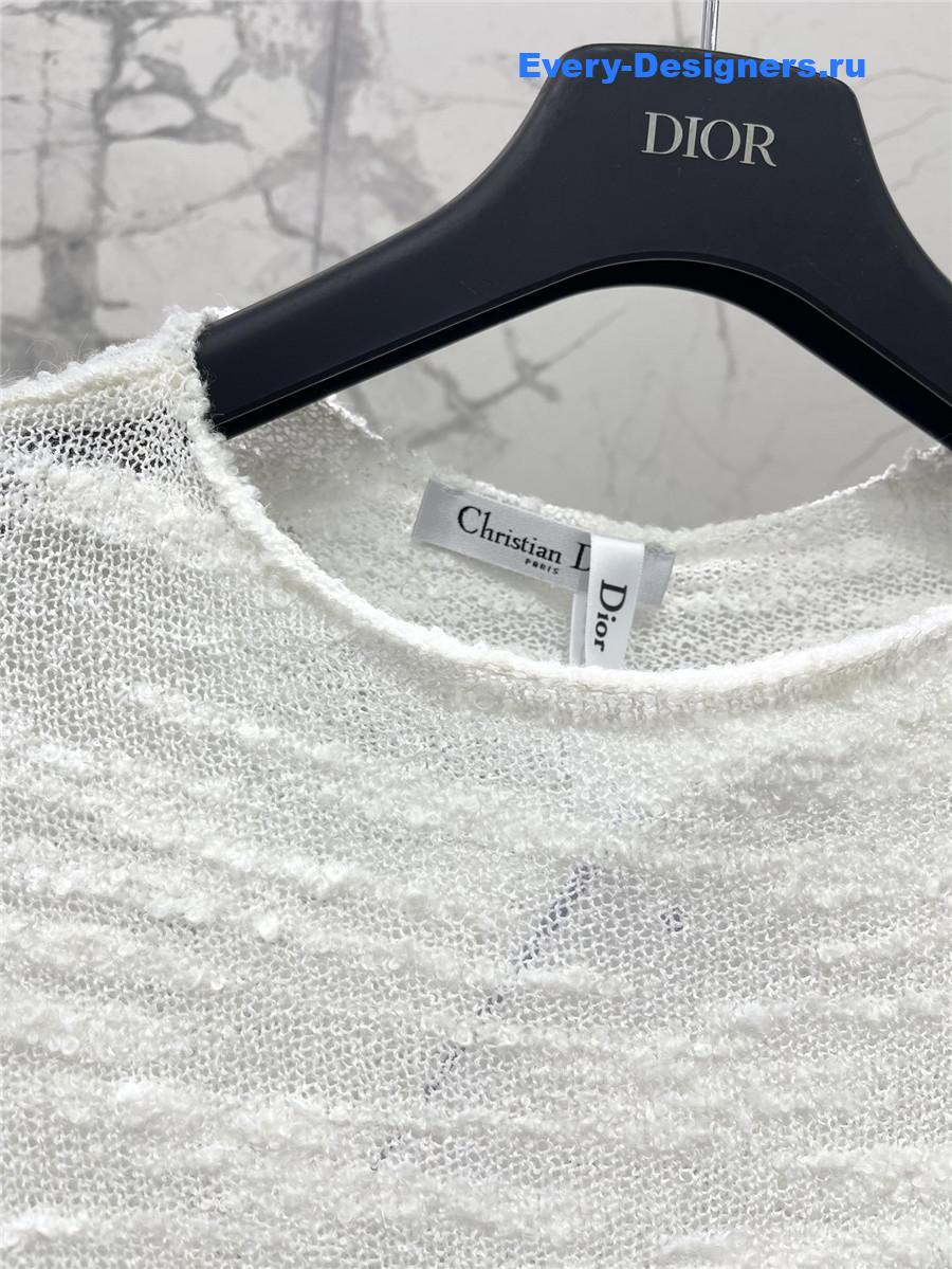 D10r loose white long-sleeved knit top