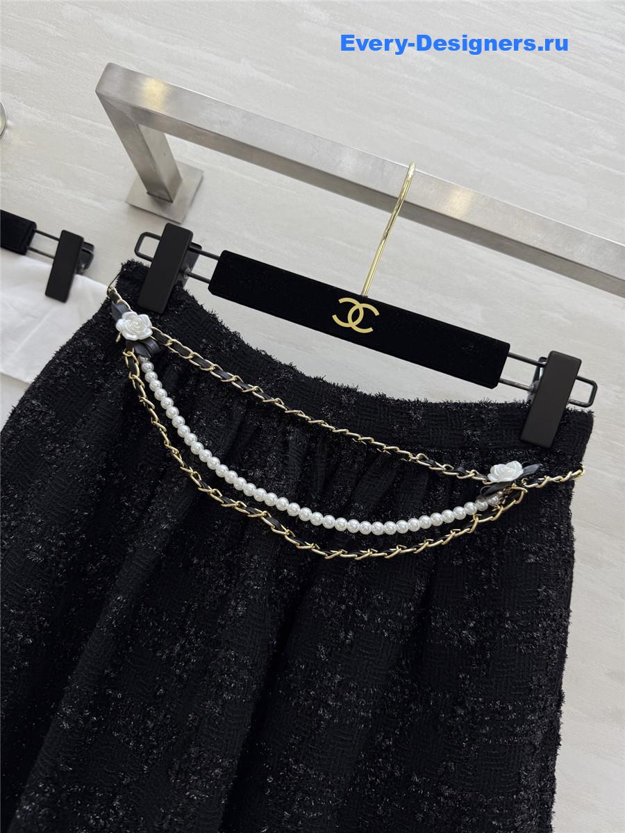 Ch**el black waist chain tweed skirt