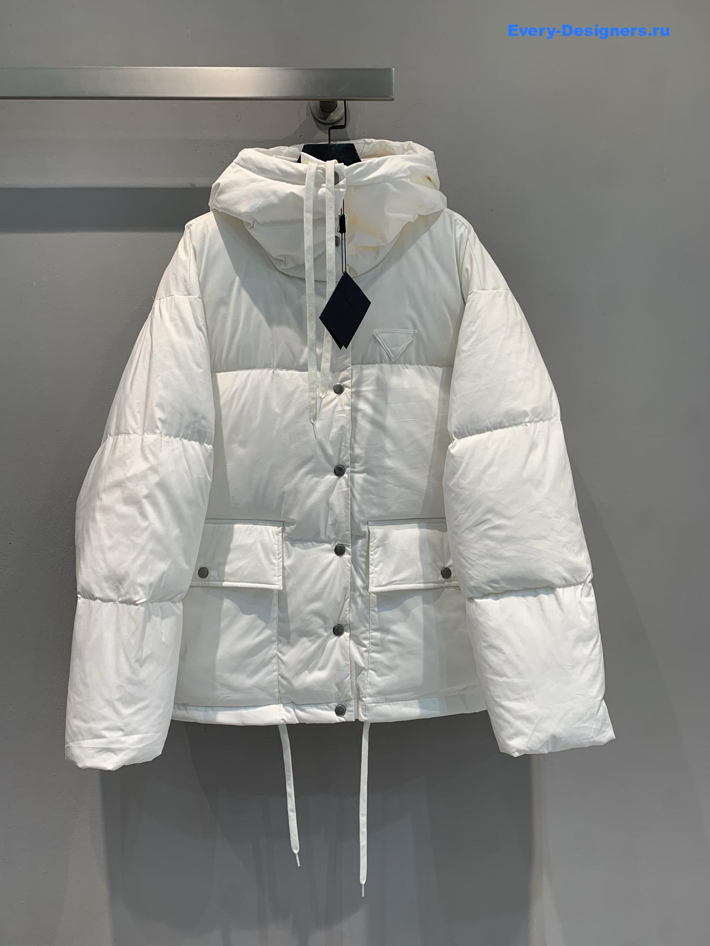 Pra*a white medium-weight hooded soft fabric down jacket