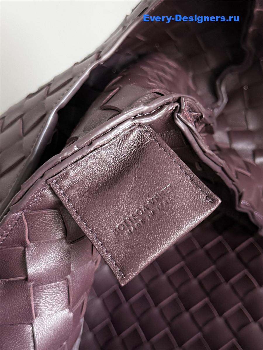 b0tt*ga Ven*ta maroon campana hobo