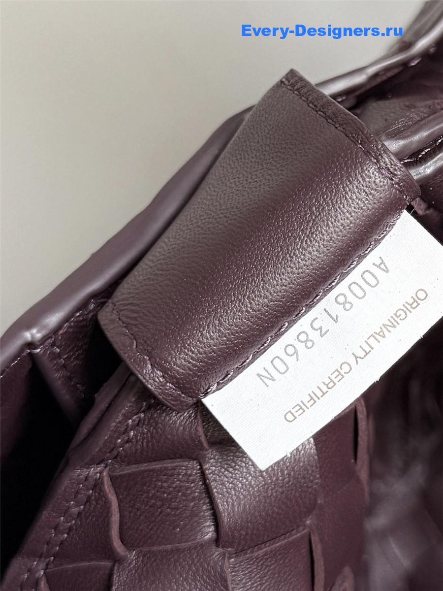 b0tt*ga Ven*ta maroon campana hobo