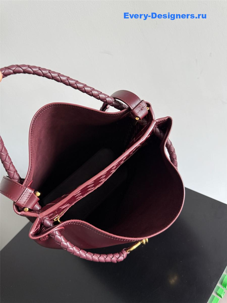 b0tt*ga Ven*ta burgundy andiamo bucket bag