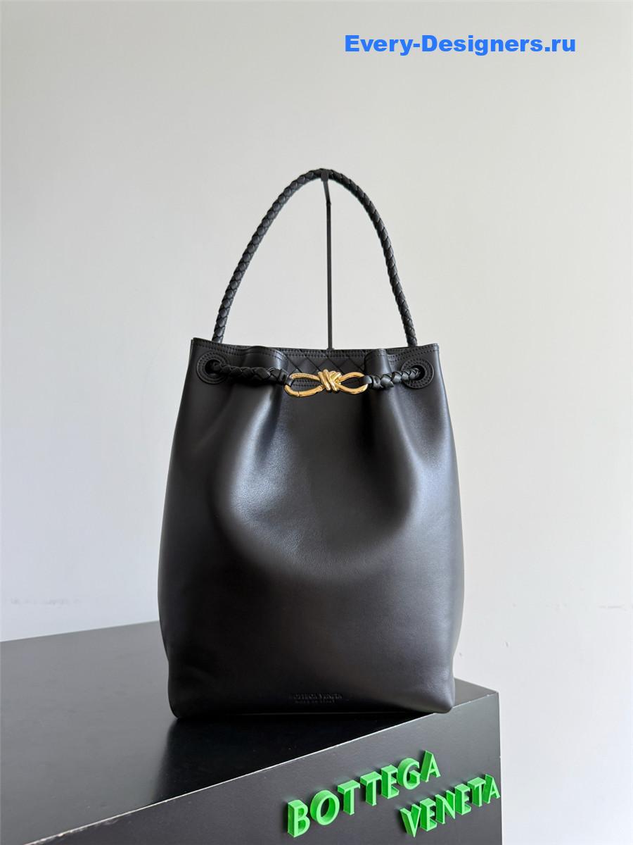 b0tt*ga Ven*ta black andiamo bucket bag