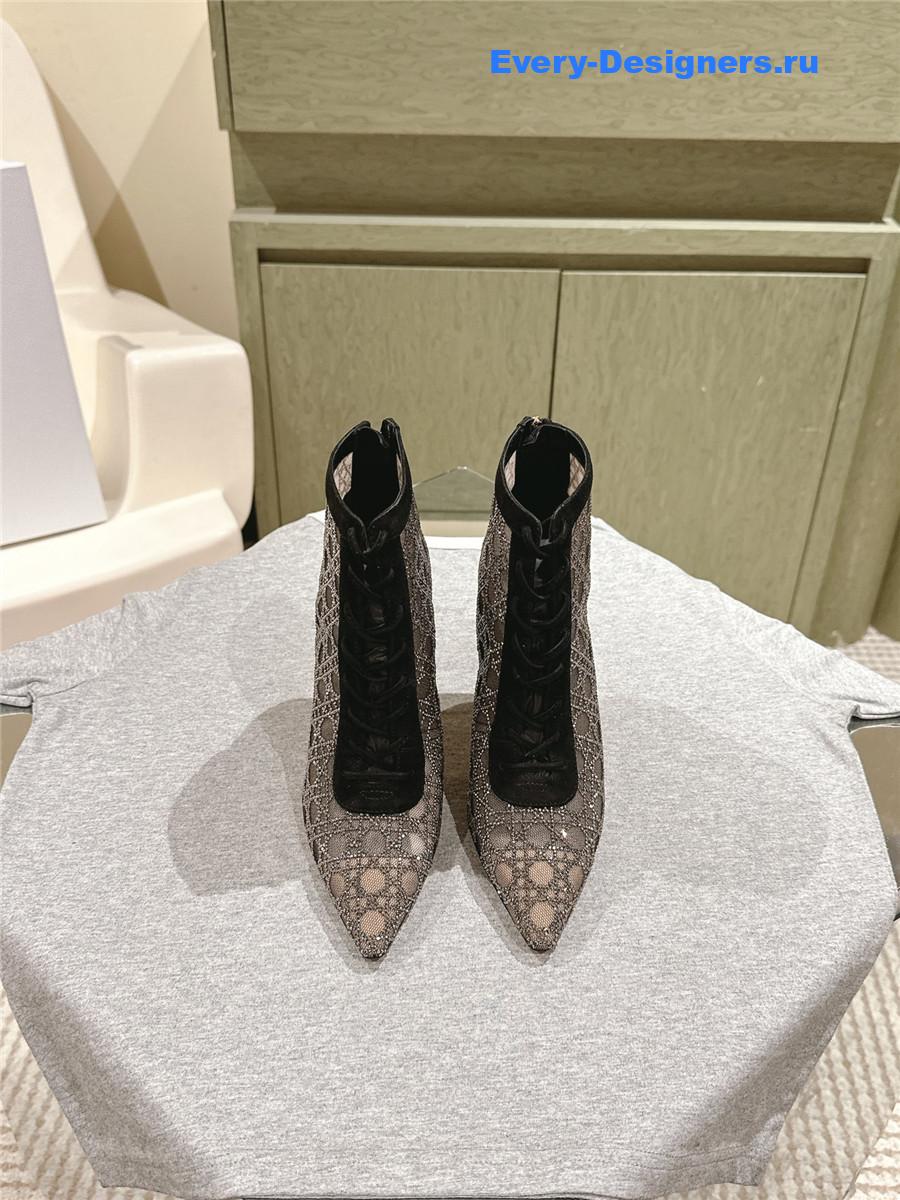 D10r black capture heeled ankle boot