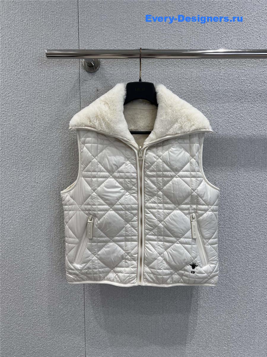 D10r white cd plaid quilted vest