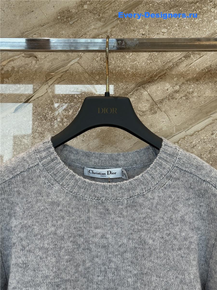 D10r grey embroidered cashmere sweater