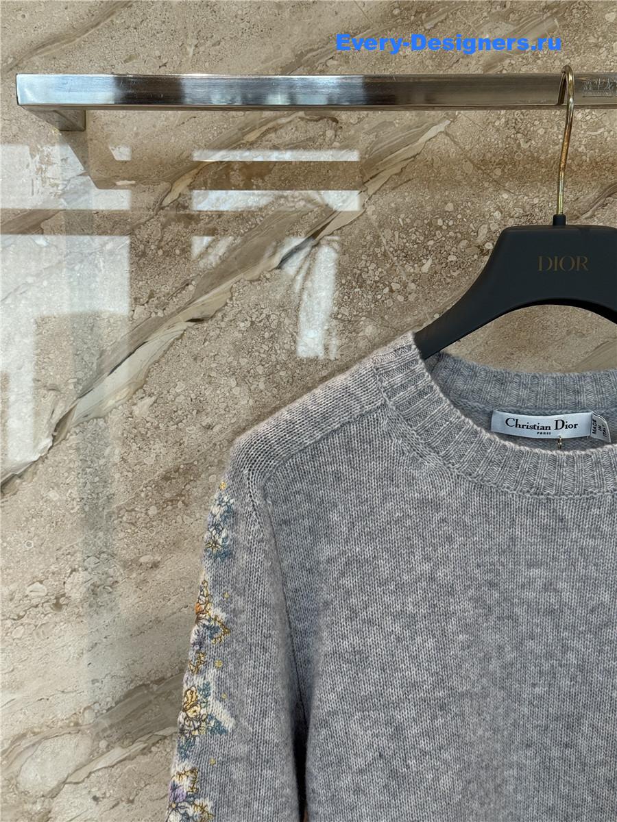 D10r grey embroidered cashmere sweater