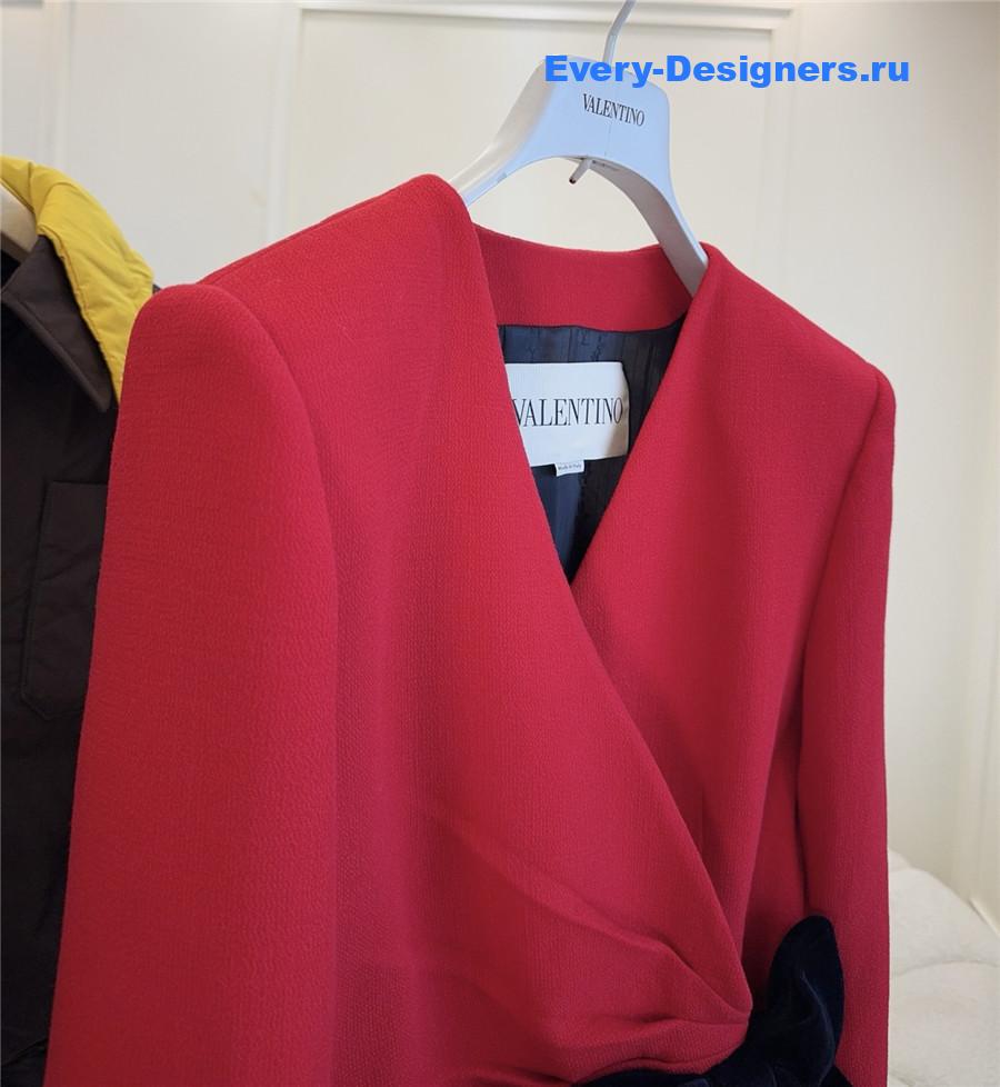 Va1e*ntin0 garavani red bow-detail crepe blazer