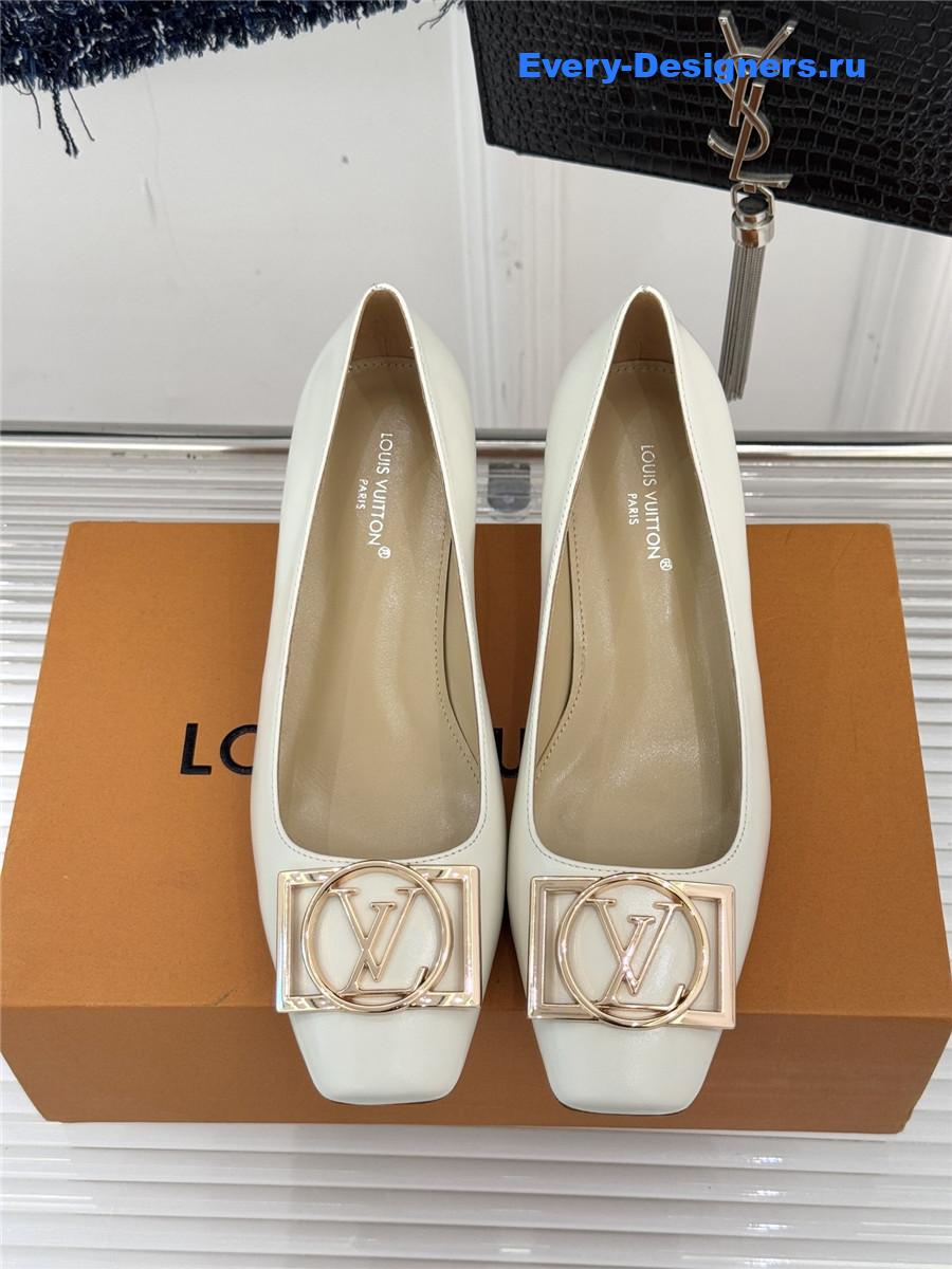 l0vis Vvtt0n white patent leather heel pumps