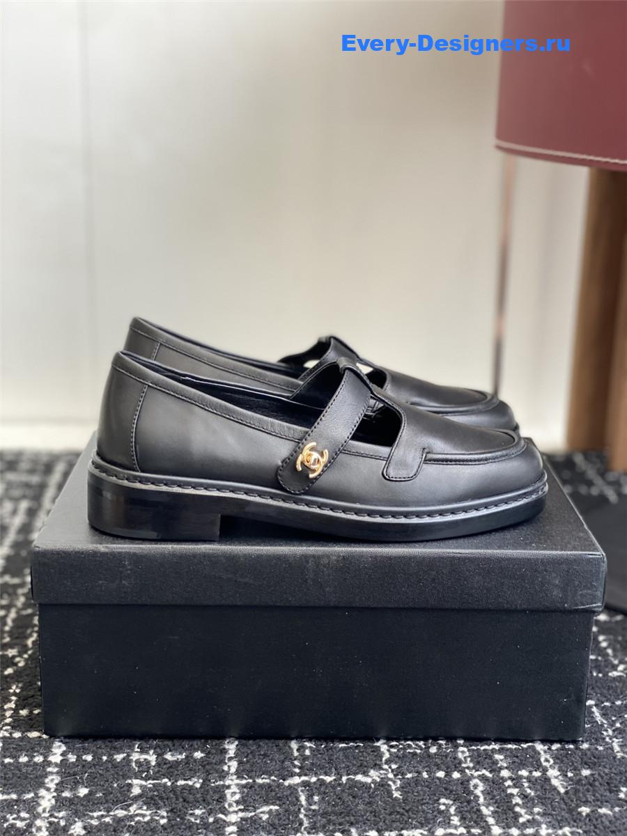 Ch**el black calfskin moccasins