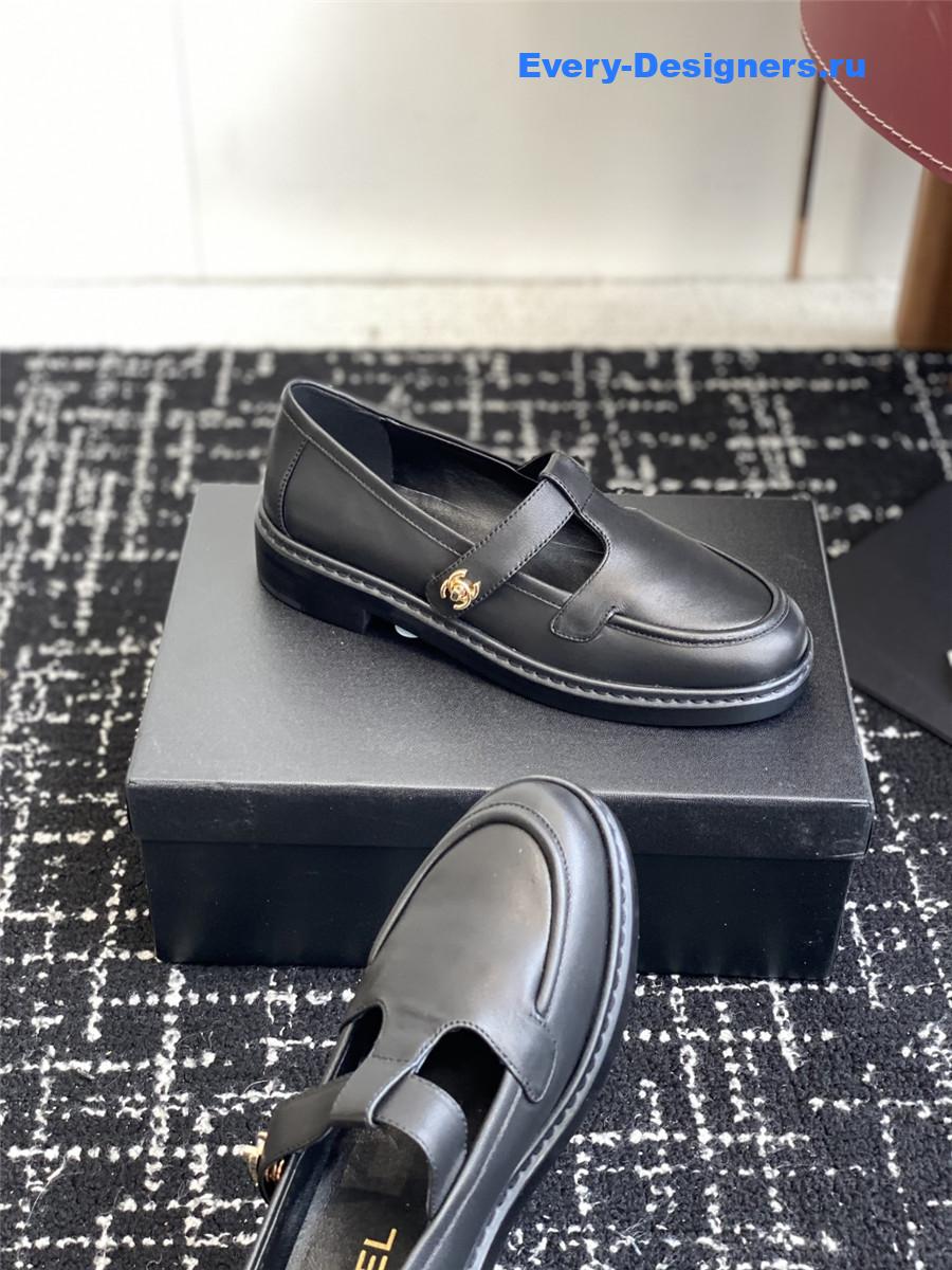 Ch**el black calfskin moccasins