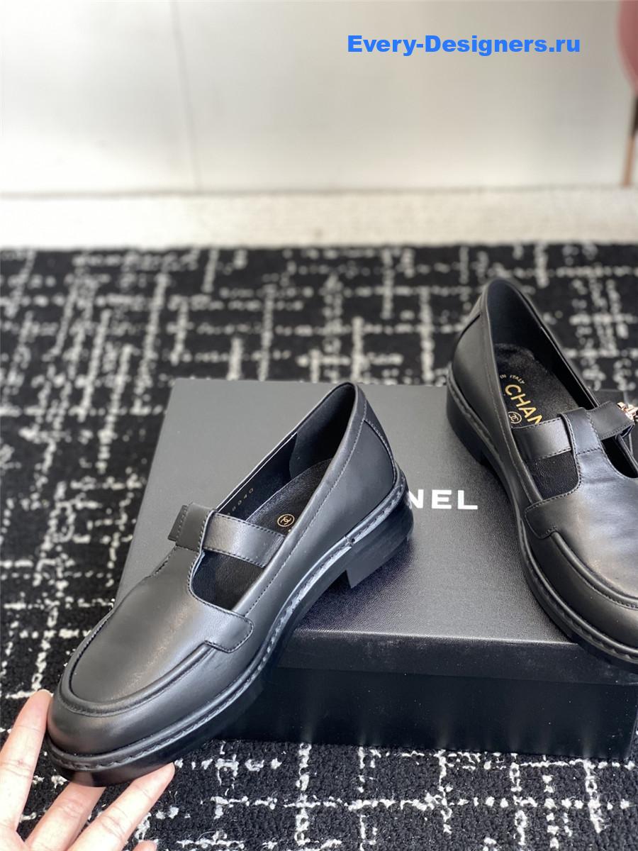 Ch**el black calfskin moccasins