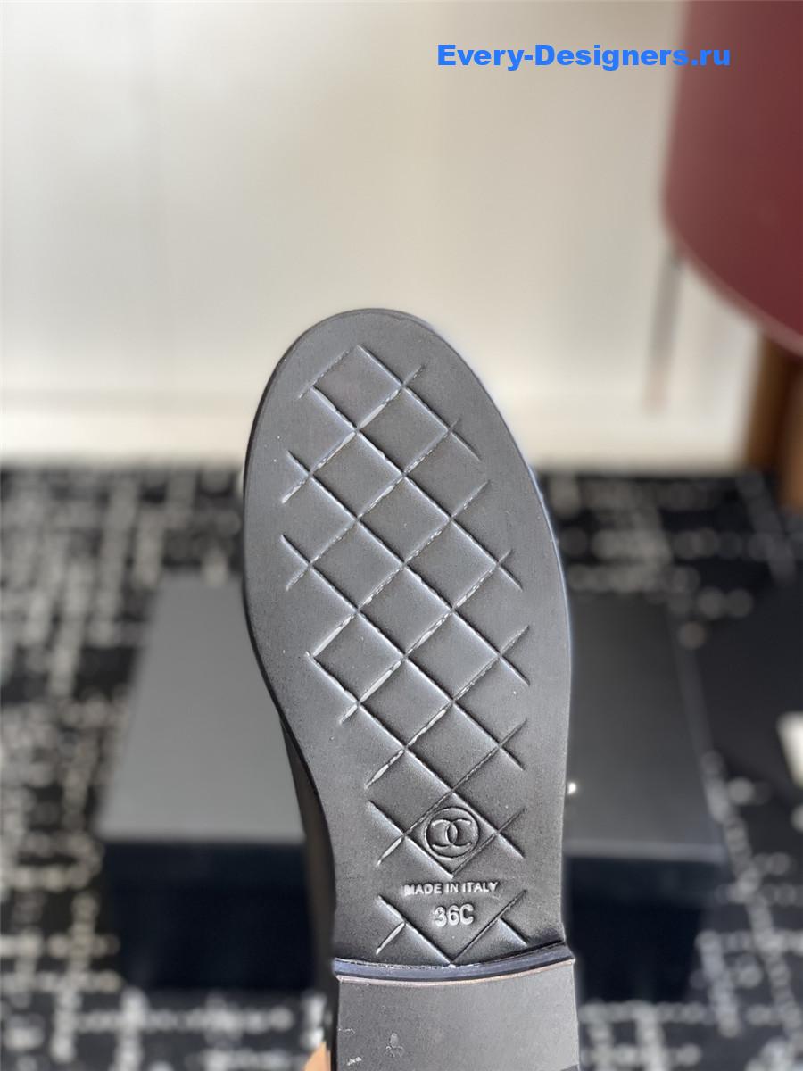 Ch**el black calfskin moccasins