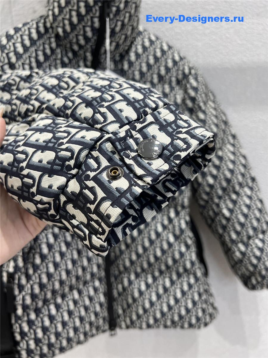 D10r oblique jacquard down jacket