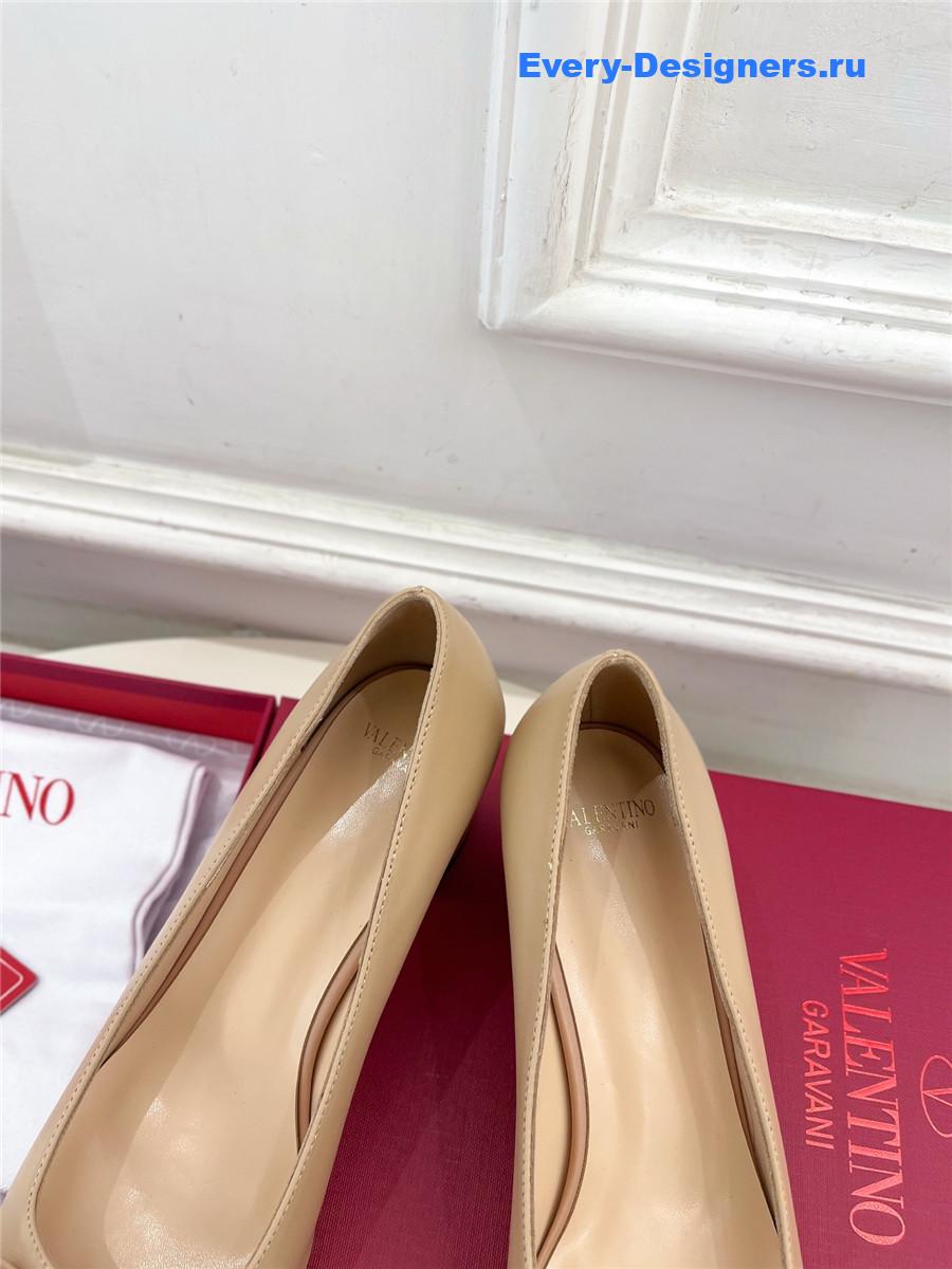 Va1e*ntin0 garavani beige mid-heel pumps