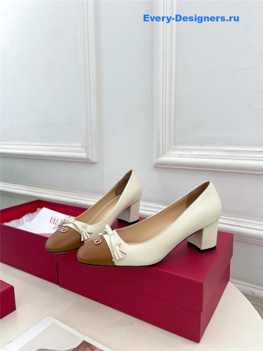 Va1e*ntin0 garavani white mid-heel pumps